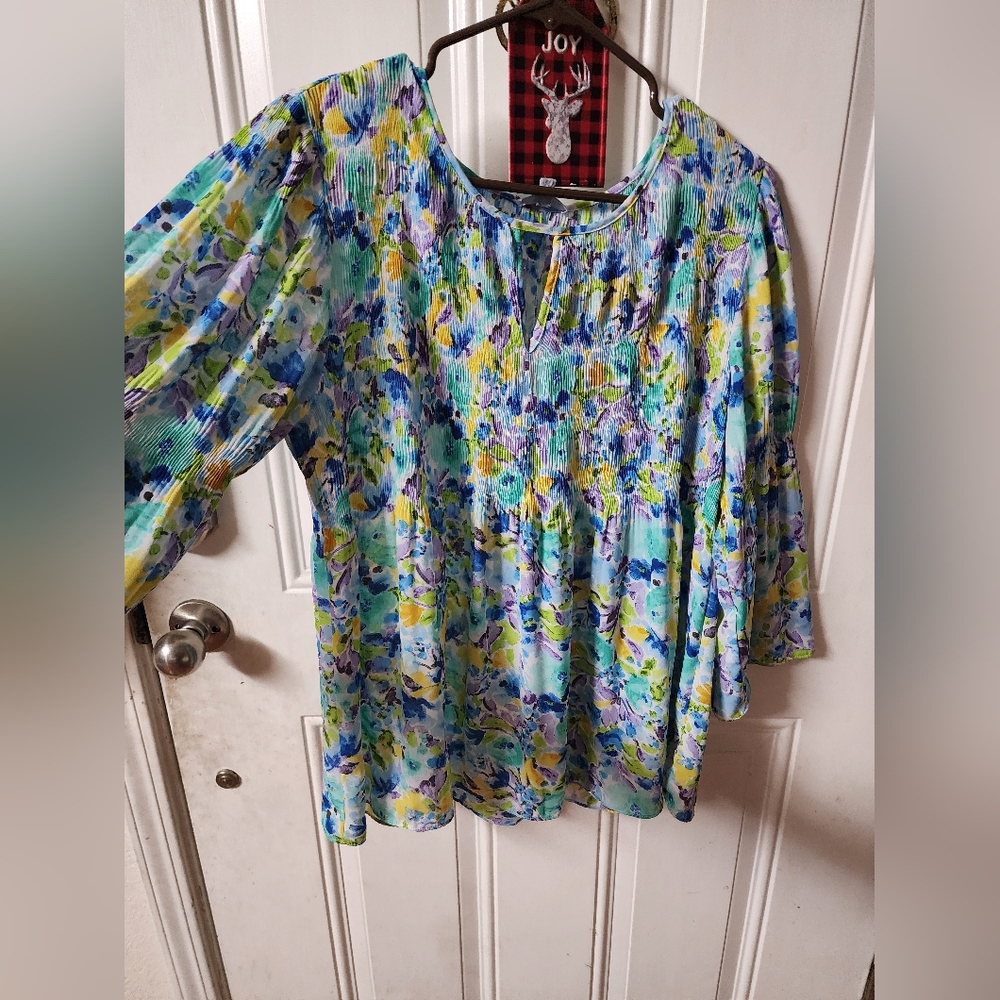 Beautiful crushed floral blouse.